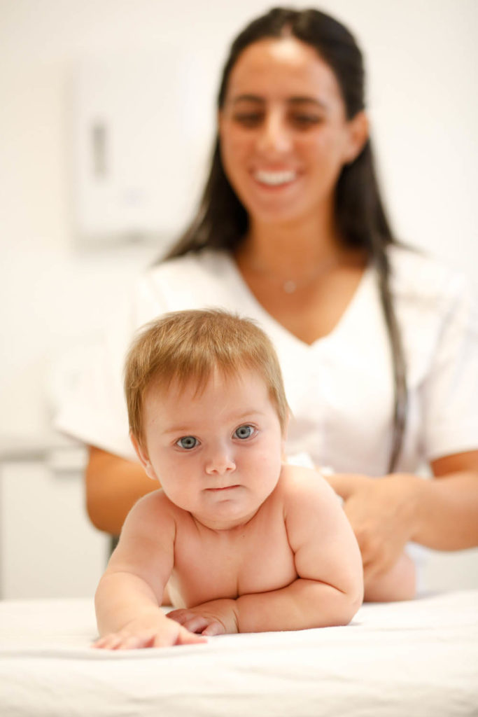 Johanna Azoulay Osthéopathe service bébé